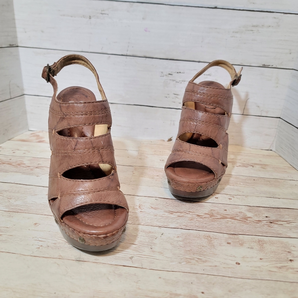 Frye Dara Campus Stitch Heels - Picture 8 of 14